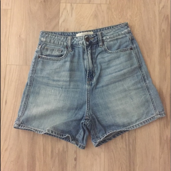 Light wash denim shorts - Picture 1 of 5